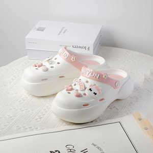 Heyun Crocs Platform Clogs Zapatos informales de verano para mujer con tacón de 3 cm y suela gruesa con diseño de gato rosa blanco - Product Image 1
