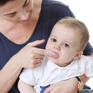Yüksek kaliteli yumuşak silikon bebek diş fırçası renkli parmak eğitim diş fırçası