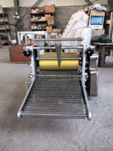 Nouvelle machine automatique à tacos et tortillas en acier inoxydable avec moteur 300W, facile à utiliser pour la production de pain à la farine et au maïs - Product Image 5