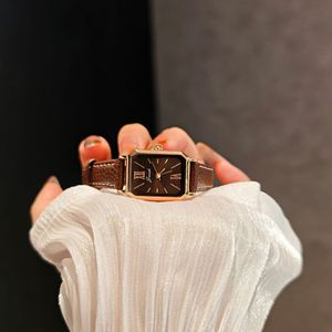 นาฬิกาข้อมือผู้หญิง สายหนังสีน้ำตาล กันน้ำ นาฬิกาควอทซ์ - Product Image 3