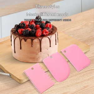 Set di 3 raschietti in plastica PP <span class=keywords><strong>per</strong></span> crema da forno, multifunzione, tagliapasta, spatola <span class=keywords><strong>per</strong></span> glassa, bordo dentellato, <span class=keywords><strong>per</strong></span> lisciare torte e preparare il pane - Product Image 4