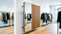 Système de placard de dressing sur mesure peu encombrant avec portes coulissantes à fermeture douce pour petite chambre