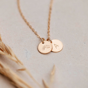 <span class=keywords><strong>Collana</strong></span> personalizzata <span class=keywords><strong>argento</strong></span> <span class=keywords><strong>925</strong></span> placcato oro per bambini tre piccoli ciondoli a disco personalizza <span class=keywords><strong>collana</strong></span> <span class=keywords><strong>con</strong></span> <span class=keywords><strong>nome</strong></span> - Product Image 2