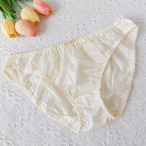 Slip Bikini da Donna Sexy in Nylon e Pizzo, Morbidi, a Vita Bassa, Traspiranti, per Uso Quotidiano - Product Image 1