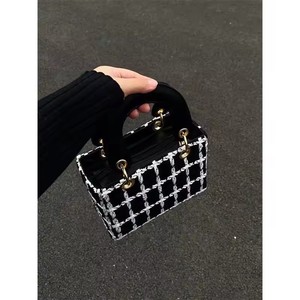 Nuova Borsa Avanzata in Tessuto di Lana 2025, Design di Nicchia, Borsa a Tracolla, Tendenza Online, Versatile Borsa Diana Portatile - Product Image 2