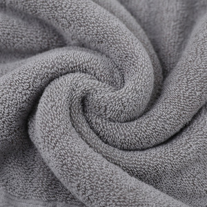 Ensemble de serviettes de bain de luxe pour hôtel, 100% coton, 70x140cm, blanc avec logo personnalisé - Haute densité pour les spas, les piscines et les centres de villégiature - Product Image 6