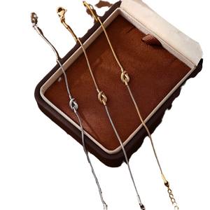 <span class=keywords><strong>Bracciale</strong></span> a catena di serpente placcato in vero oro fatto a mano in titanio annodato alla moda per la <span class=keywords><strong>festa</strong></span> <span class=keywords><strong>della</strong></span> <span class=keywords><strong>mamma</strong></span> del ringraziamento gioielli regalo all'ingrosso - Product Image 5