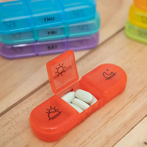 Organizzatore settimanale <span class=keywords><strong>per</strong></span> pillole NBBLUESKY, portapillole 3 volte al giorno, <span class=keywords><strong>contenitore</strong></span> <span class=keywords><strong>per</strong></span> la conservazione e l'organizzazione dei <span class=keywords><strong>medicinali</strong></span> - Product Image 4