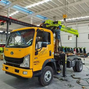 Grues montées sur camion Sinotruk 4*2 de haute qualité, 7 tonnes, avec flèches télescopiques pour l'entretien routier - Product Image 5