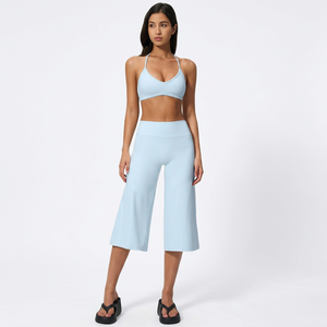 Ensemble de yoga 2 pièces bleu clair, haut court dos nu à col en V profond et pantalon taille haute mi-mollet, sans couture, en Spandex et Polyester - Product Image 1