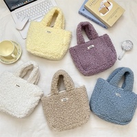 Sac fourre-tout pour femme, style mode, couleur unie, en peluche douce, petit sac à main, design classique, style décontracté, sac à déjeuner