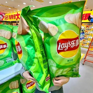 Lays Chips de pommes de terre aromatisé au <span class=keywords><strong>concombre</strong></span> Extra Large Gift Box Plus Pack - Product Image 3