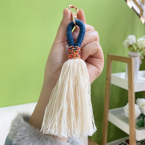 Sáng Tạo Đầy Màu Sắc Handmade Tay Đan Dài Tua Móc Chìa Khóa Vàng Macrame - Product Image 5