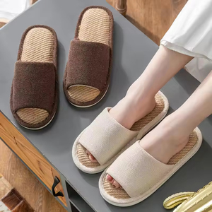 Chaussons légers et écologiques en coton avec doublure en peluche antidérapants pour hommes et femmes, toutes saisons, personnalisables - Product Image 1