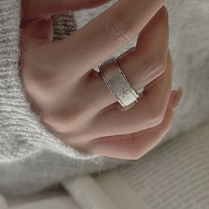 Anillo Hexagonal de Plata Pura S925 con Diseño de Estrella Cepillada, Incrustaciones Talladas, Estilo Medieval, Simple, Moderno, de Cara Ancha y Abierto - Product Image 3