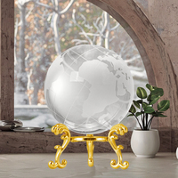 Globe terrestre en cristal, sphère décorative avec base dorée - un cadeau créatif et exquis