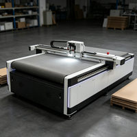 Machine de découpe automatique de carton ondulé et de carton rigide CNC avec roue de rainurage