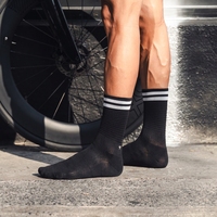 Chaussettes de sport rayées de grande marque, chaussettes de compression professionnelles, chaussettes de cyclisme avec logo personnalisé, chaussettes de performance blanches et noires