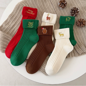 ถุงเท้าเด็กยอดนิยมสำหรับฤดูใบไม้ร่วง-ฤดูหนาว ทำจากผ้าพลัฌผสมฝ้าย พร้อมลายปักการ์ตูนกวาง เหมาะเป็นของขวัญคริสต์มาส - Product Image 2