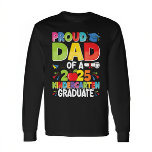 Camiseta de manga larga para hombre adulto con cuello redondo y estampado digital, diseño de graduado de preescolar 2025, ideal para el regreso a clases y graduaciones. - Product Image 2