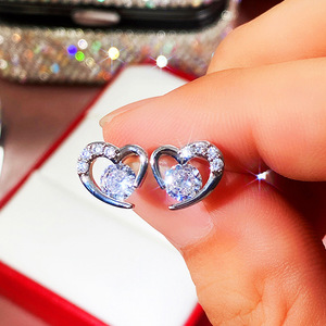 Orecchini a perno a forma di cuore per donna, gioielli alla moda semplici e scintillanti, all'ingrosso - Product Image 3