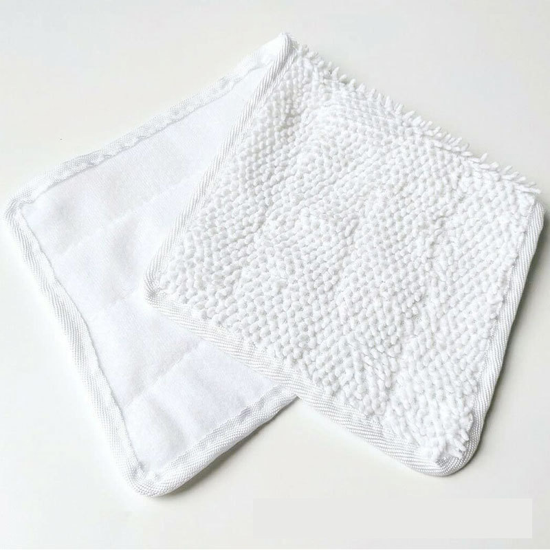 Tela metálica gruesa blanca.