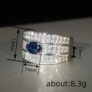 Anello di Lusso a Tre Strati con Pavé per Donne, Elegante Gioiello da Dito per Fidanzamento e Feste - Product Image 4