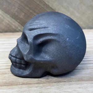 Calaveras de Shungita Talladas a Mano de Cristal Natural al por Mayor, Calaveras de Cristal para Regalo - Product Image 2