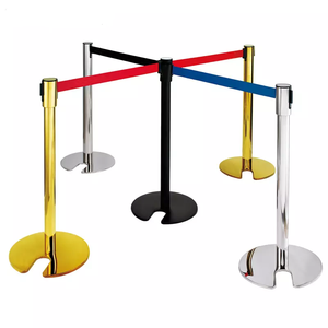 Barriera Retrattile con Base a U in Ghisa Dorata Impilabile per il Controllo della Folla negli Hotel - Product Image 3