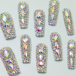 Vente en gros d'ongles artificiels en acrylique faits à la main, longs, en forme de cercueil, à couverture complète, design 3D, avec strass, personnalisables - Product Image 1