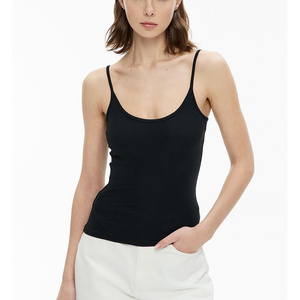 Camisole féminine à dentelle pour femme, en coton doux et respirant, bretelles réglables, idéale pour superposition romantique, haut uni. - Product Image 5