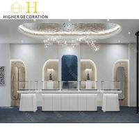 Comptoir de présentation de bijoux en verre ultra-transparent et acier inoxydable de luxe, mobilier de présentation de bijoux sur mesure pour la conception de bijouterie