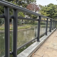 Garde-corps résidentiel à double vitrage en alliage d'aluminium à long service main courante résistante aux intempéries pour escalier extérieur Villa Riverbank