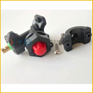 Boquilla de Aspersión de Doble Cabezal (Cobre y Plástico Rojo) para Rodillo de Doble Tambor Pequeño XD133 SPT-8, Maquinaria de Construcción - Product Image 1
