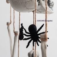 Décoration d'Halloween MCT : Carillon éolien en plastique en forme de crâne, lumineux et créatif, pour maison hantée, décoration d'intérieur effrayante à suspendre