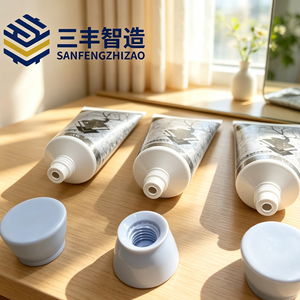 Tubo Exprimible para Cosméticos con Tapa Azul Claro para Crema de Manos y Loción Corporal - Product Image 2
