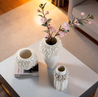 Vase en céramique blanc de conception spéciale imprimé en 3D pour la décoration du salon