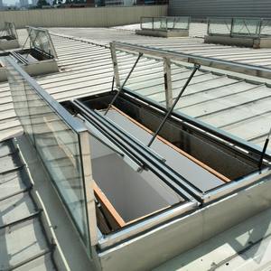 <span class=keywords><strong>Trappe</strong></span> de toit isolée à fermeture automatique pour lucarne rétractable en aluminium ignifuge automatique en usine - Product Image 1