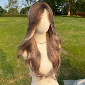 2026 Perruque Femme Haute Qualité Gros Gris Clair Longueur Moyenne Fibres Synthétiques Couleurs Mélangées Résistance Haute Température SM382 - Product Image 4