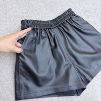 Shorts en cuir de mouton noir haut de gamme pour femme, coupe droite, respirant, imperméable, avec boutons-pression, poches latérales et taille élastique