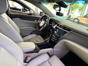 Cadillac XTS 2.0T 6AT essence, berline de luxe d'occasion bien entretenue, conduite à gauche, 269 CV, toit panoramique, système audio <span class=keywords><strong>BOSE</strong></span>, en excellent état - Product Image 4