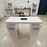 Table de manucure moderne de luxe avec collecteur de poussière, table de manucure double en verre et ensemble de chaises, design de salon de beauté pour le salon