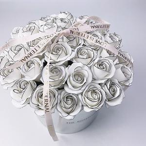 Bouquet de fleurs de savon fait main à tête de fleur de Rose <span class=keywords><strong>Chanson</strong></span> noir et or pour décoration de bureau de cadeau d'anniversaire de mariage - Product Image 2