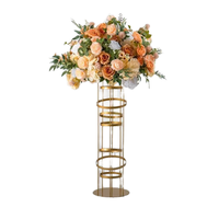 Support floral haut doré multi-anneaux pour centre de table, avec décorations de roses et d'hortensias, pour réceptions de mariage, en gros