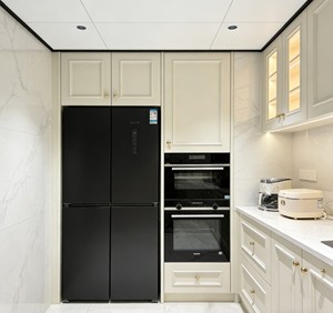 High-End Shaker-Style Solid Wood Kitchen Cabinet Luxury Custom Modular Design With Glass-Front Accents & Gold Hardware - Product Image 6