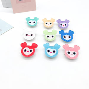 Bonitos broches de acrílico HD de moda con imagen de dibujos animados, accesorios colgantes para mochilas y ropa, graduación, Navidad, <span class=keywords><strong>Nayeon</strong></span> - Product Image 1