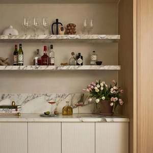 Ensemble d'armoires de cuisine en bois massif au design moderne avec plan de travail stratifié et structure en MDF, y compris un robinet en accessoire - Product Image 5