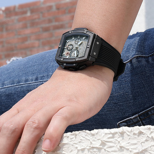 Potente reloj deportivo de silicona estilo barril para hombre, reloj de pulsera multifuncional con cronógrafo y calendario - Product Image 1