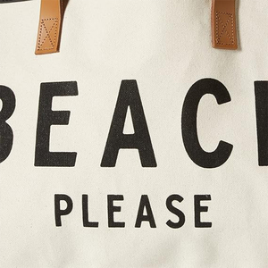 Bolsa de Playa de Lona de Algodón de Lujo para Fin de Semana, Colección Hold Everything, en Blanco y Negro, 100% Verano, con Asas de Cuero Genuino - Product Image 5