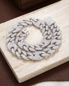 Chaîne cubaine en moissanite haute qualité avec pierres brillantes pour hommes et femmes, style hip-hop et décontracté, très demandée, en vente - Product Image 5